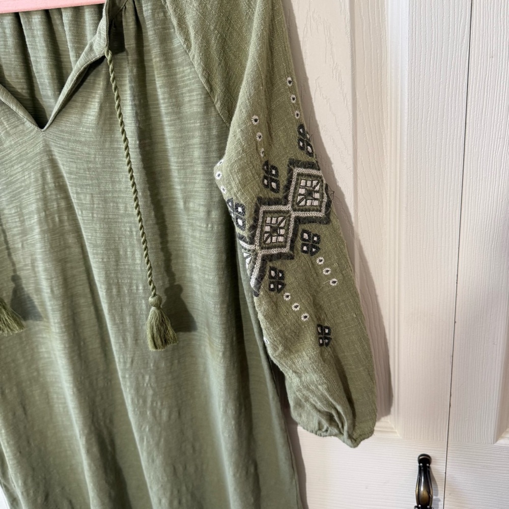 J.Jill Olive Green Boho Embroidered 3/4 Sleeve Tunic Top Tassel V-Neck Size S - Picture 4 of 11